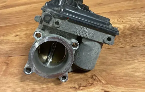 Ford Focus Throttle valve VR2S6U9E927FC