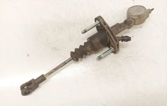 Opel Astra G Clutch master cylinder 90523769