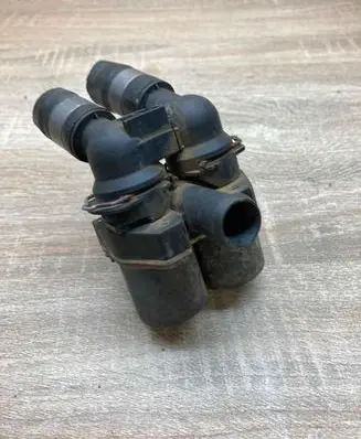 Mercedes-Benz E W211 Coolant heater control valve MBBOSCHWATERVALVE