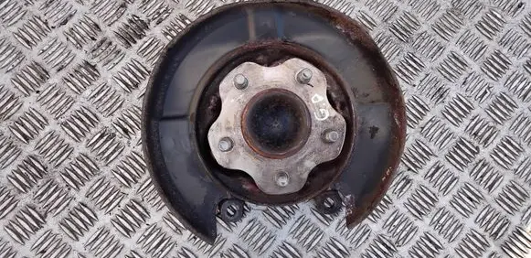 Rear wheel hub