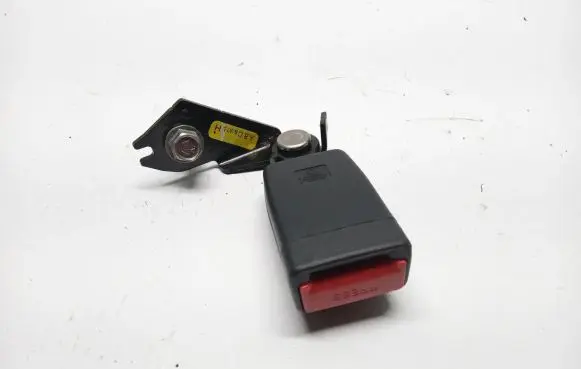 Mazda 3 III Rear seatbelt buckle