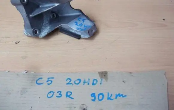 Citroen C5 Aircross Engine mounting bracket 9681855180