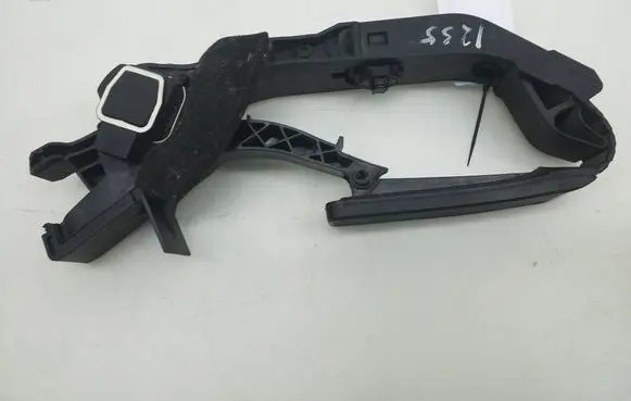 Mercedes-Benz CLS C219 Accelerator throttle pedal A2113010001
