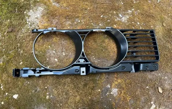 BMW 5 E34 Under headlight/headlamp trim PBMQ7005AR