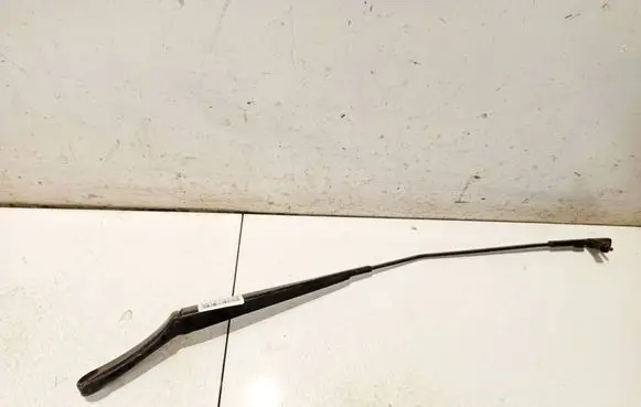 Front wiper blade arm