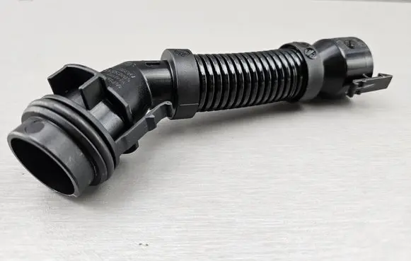 BMW 2 F46 Engine coolant pipe/hose 8513943 13718513943
