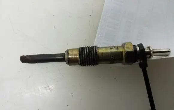 Mercedes-Benz Sprinter W901 W902 W903 W904 Glow plug 