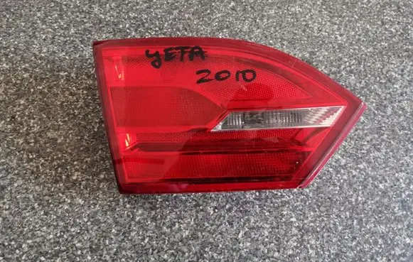 Volkswagen Jetta V Tailgate rear/tail lights 5C6945093