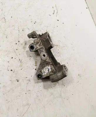 Peugeot 308 SW Engine mounting bracket 9681861680