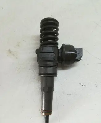 Volkswagen PASSAT B6 Fuel injector 038130073BN