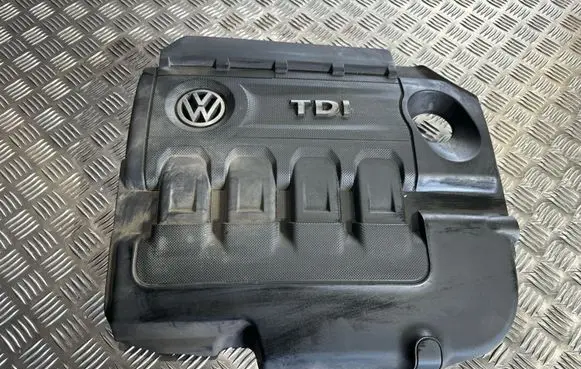 Volkswagen PASSAT B8 Engine cover (trim) 04L103954T