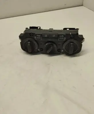 Volkswagen PASSAT B6 Climate control unit 3C1820045A