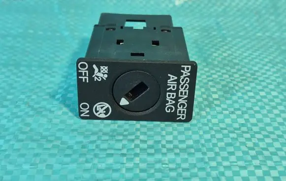 Passenger airbag on/off switch