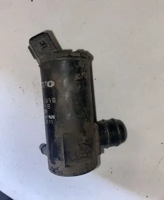 Volvo V70 Windscreen/windshield washer pump 9169611