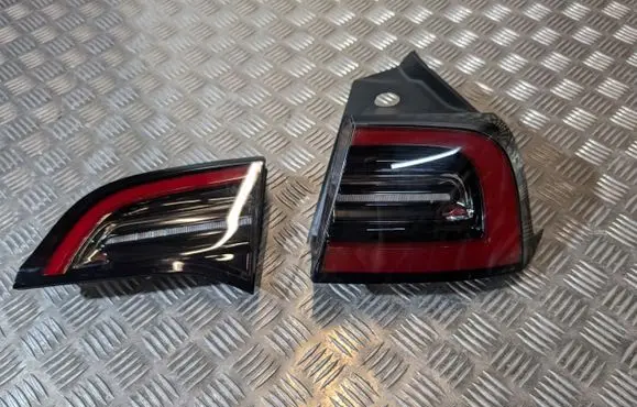 Tesla Model 3 Tailgate rear/tail lights
