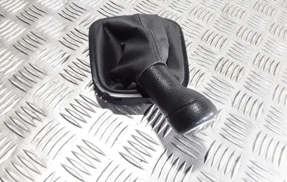 Volkswagen Polo V 6R Gear lever shifter trim leather/knob