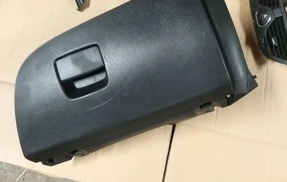 Opel Corsa E Glove box