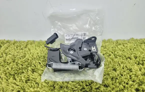 BMW M4 F82 F83 Engine bonnet/hood lock/catch 51237242548 7242548