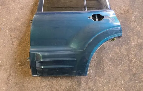 Mitsubishi Pajero Rear door