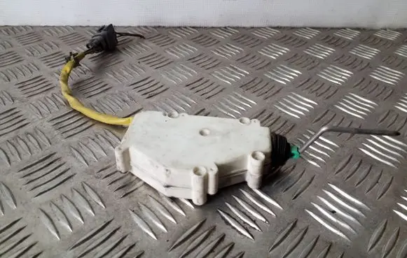 Fuel tank cap lock motor