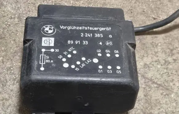 BMW 5 E34 Glow plug pre-heat relay 2241385 899133