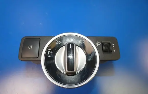 Mercedes-Benz CLA C117 X117 W117 Light switch A2049053103 10091543 1373