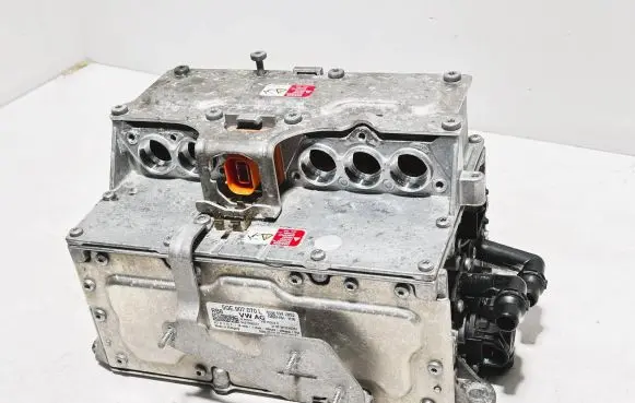 Volkswagen Golf VII Other engine bay part 5QE907070L 21527