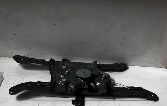 Mitsubishi Grandis Front wiper linkage and motor