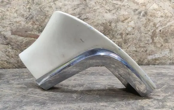 Buick LeSabre Rear/tail light trim molding 