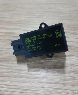 Volkswagen Touran I Seat heating relay 7L0959772