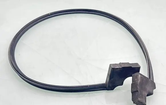 KIA Sorento Engine compartment rubber 