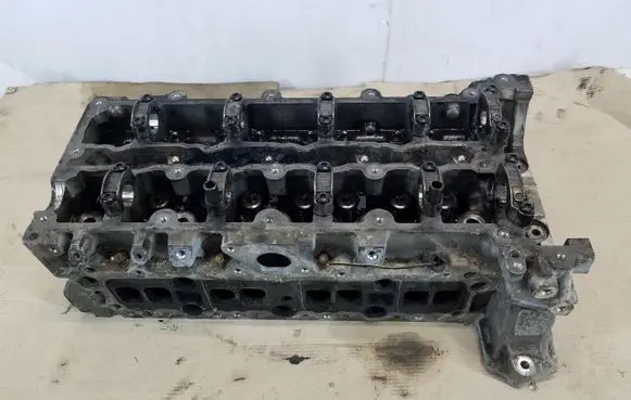 Mercedes-Benz B W246 W242 Engine head 