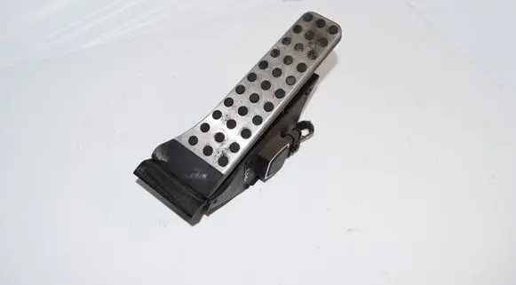 Mercedes-Benz C W204 Accelerator throttle pedal 2043000204