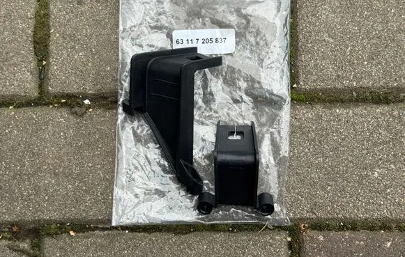 BMW X5 E70 Headlight/headlamp mounting bracket 63117205837