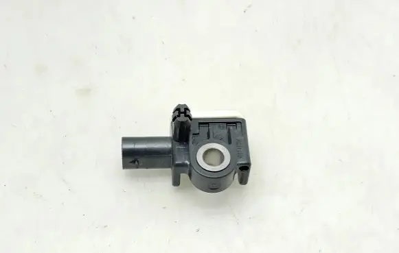 Mercedes-Benz CLA C117 X117 W117 Airbag deployment crash/impact sensor A1668210151 56054085AA