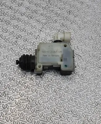 Tesla Model S Engine bonnet/hood lock/catch 920343