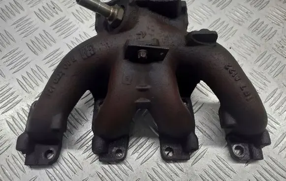 Opel Corsa B Exhaust manifold 90400121