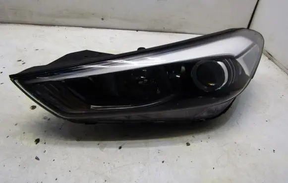 Hyundai Tucson TL Headlight/headlamp 92101-D7110
