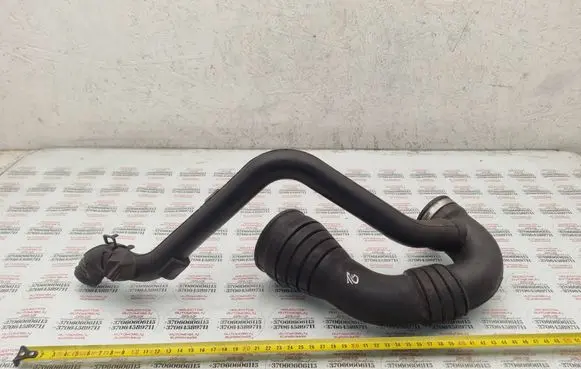 Volkswagen PASSAT B5 Air intake hose/pipe 8D0129615A 028103493AF