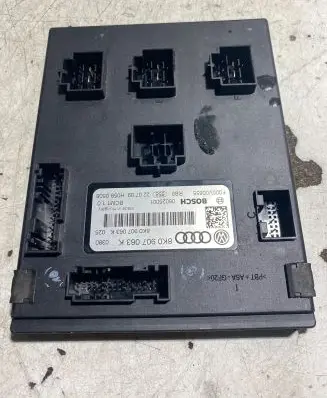 Audi A5 8T 8F Comfort/convenience module 8K0907063K 06025001 F005V00855