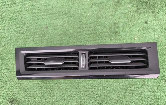 Volkswagen Touareg III Dash center air vent grill 761858417