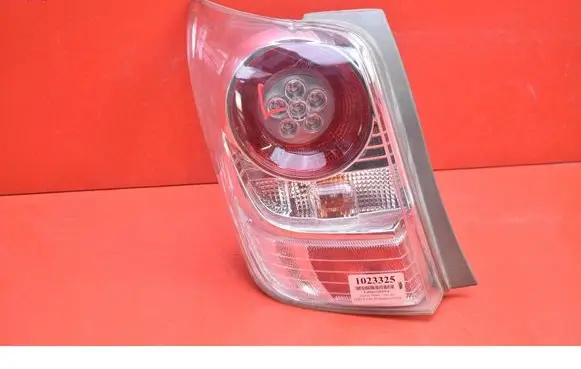 Toyota Avensis Verso Rear/tail lights 81560-0F090-00