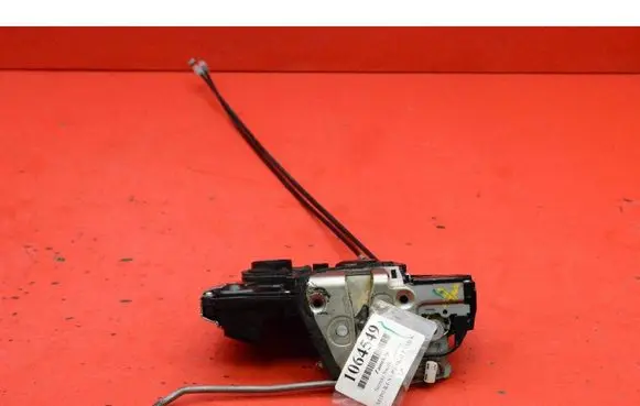 Suzuki Swift I Front door lock 