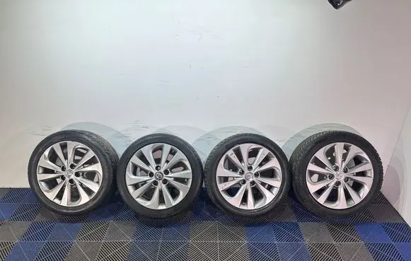 Toyota Auris E180 R17 alloy rim