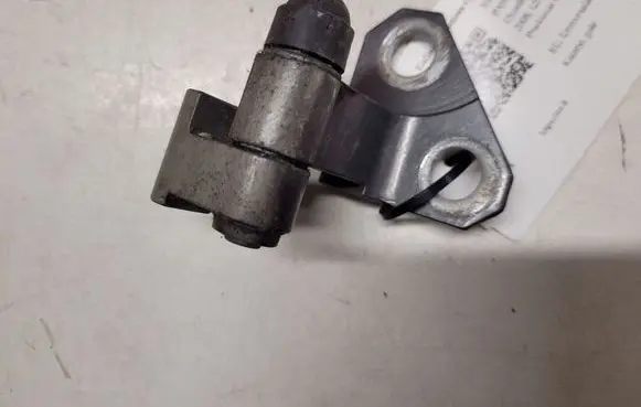 Volkswagen PASSAT B6 Rear door upper hinge 3C4833401D