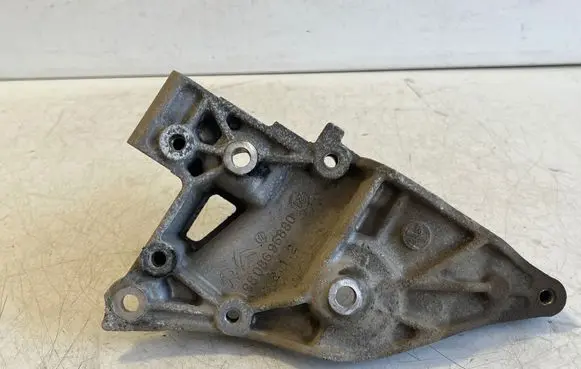 Opel Vivaro Engine mounting bracket 9808696880