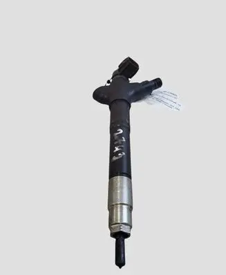 Toyota Avensis T270 Fuel injector 236700R090