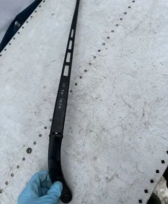 Audi A6 S6 C6 4F Front wiper blade arm 74560