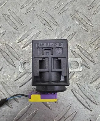 Audi A4 S4 B8 8K Battery relay fuse 4F0915519