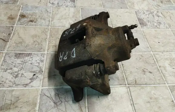 Toyota Corolla Verso E121 Front brake caliper